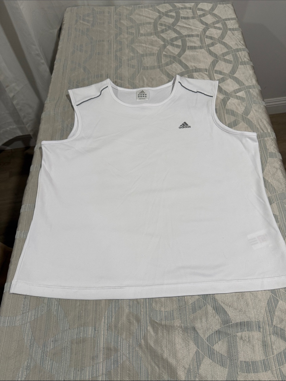 Adidas top